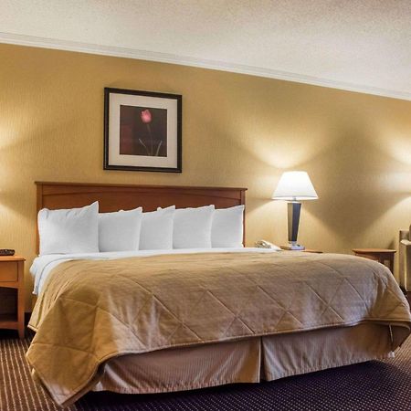 Clarion Hotel & Suites Riverfront Oswego Kültér fotó