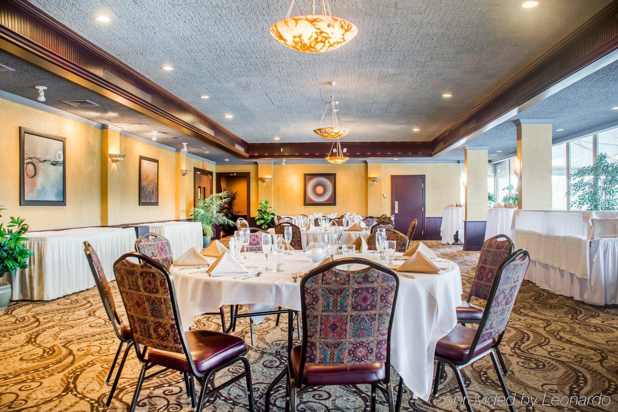 Clarion Hotel & Suites Riverfront Oswego Kültér fotó