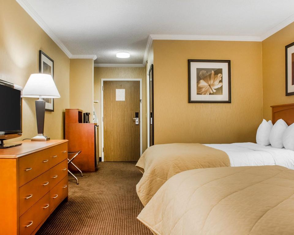 Clarion Hotel & Suites Riverfront Oswego Kültér fotó