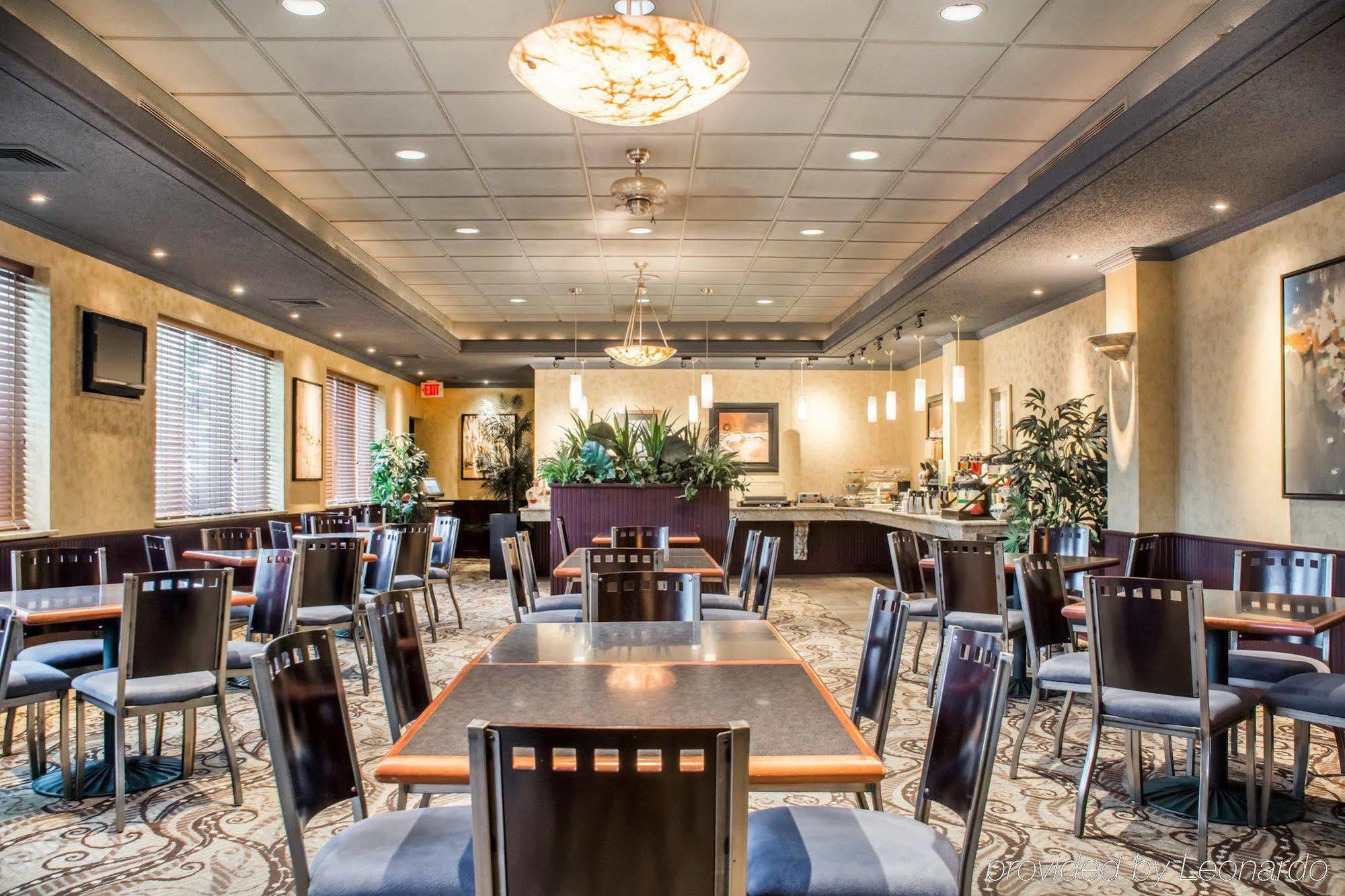Clarion Hotel & Suites Riverfront Oswego Kültér fotó