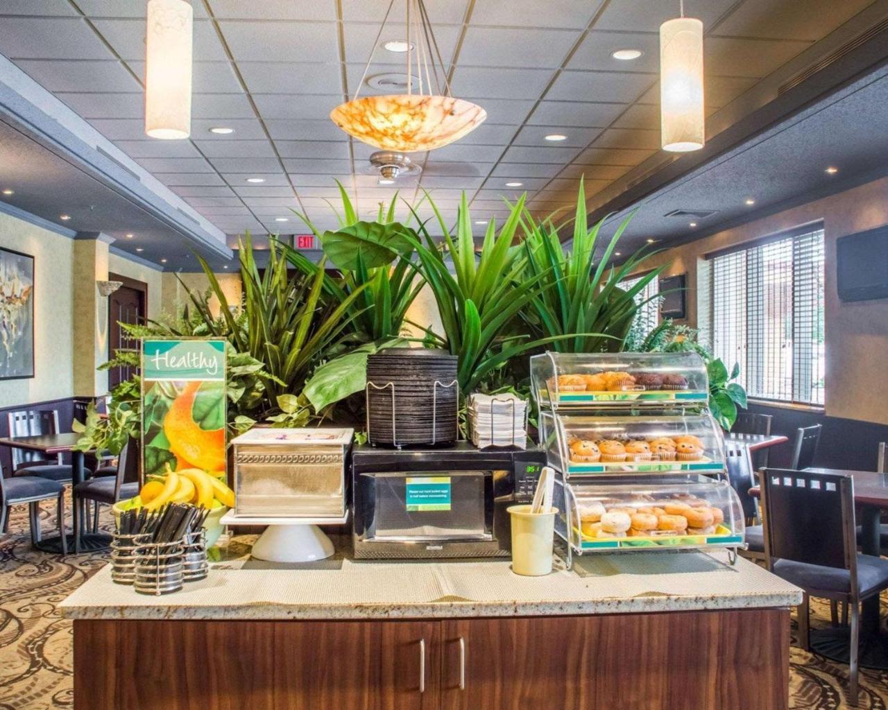 Clarion Hotel & Suites Riverfront Oswego Kültér fotó