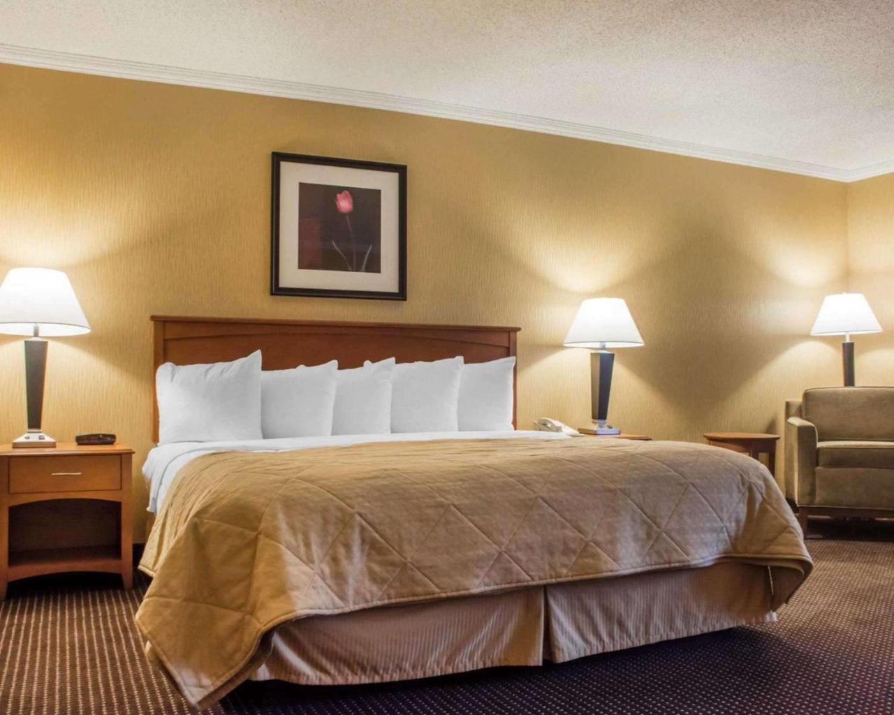 Clarion Hotel & Suites Riverfront Oswego Kültér fotó
