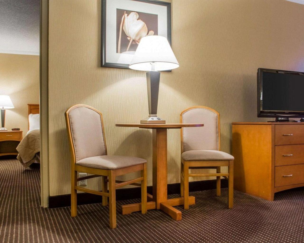 Clarion Hotel & Suites Riverfront Oswego Kültér fotó