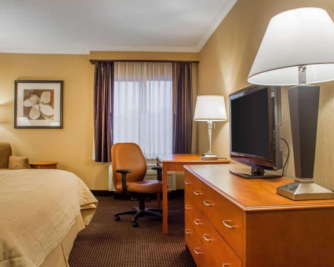 Clarion Hotel & Suites Riverfront Oswego Kültér fotó