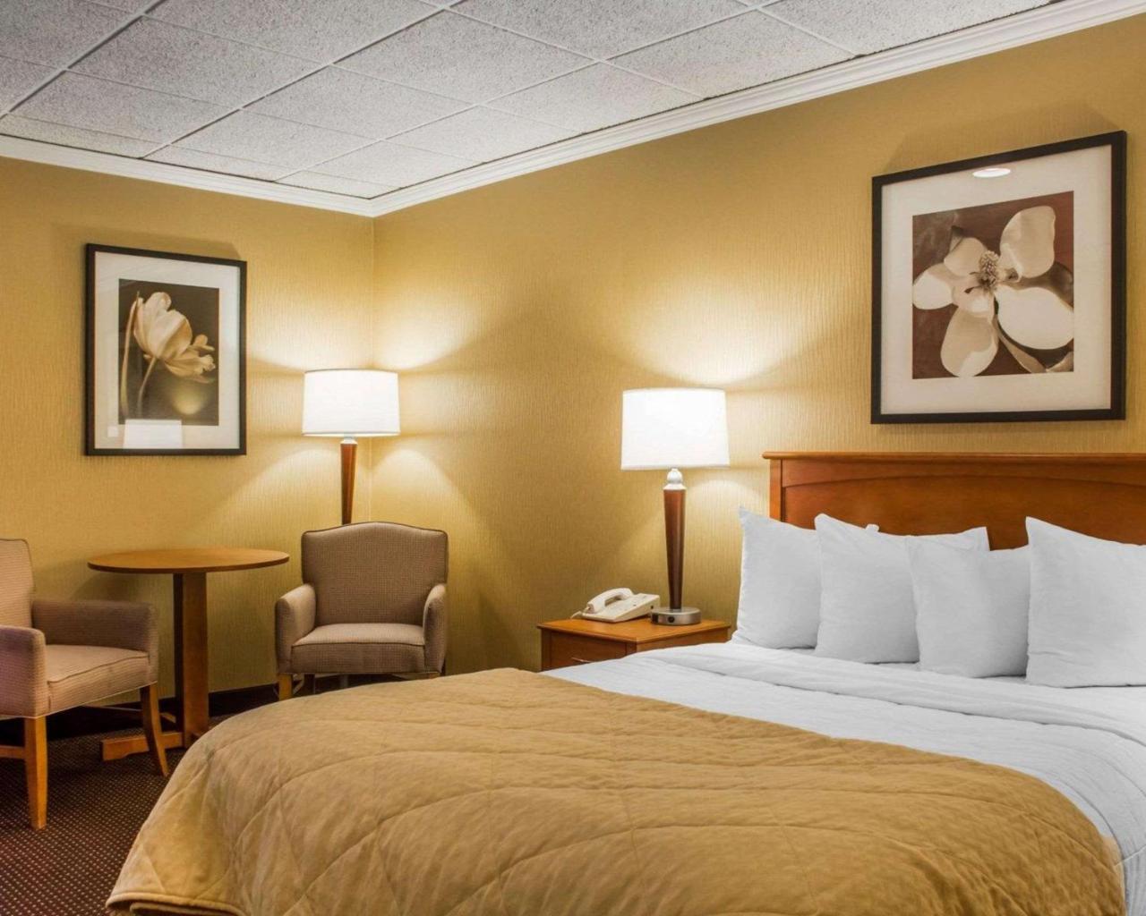 Clarion Hotel & Suites Riverfront Oswego Kültér fotó