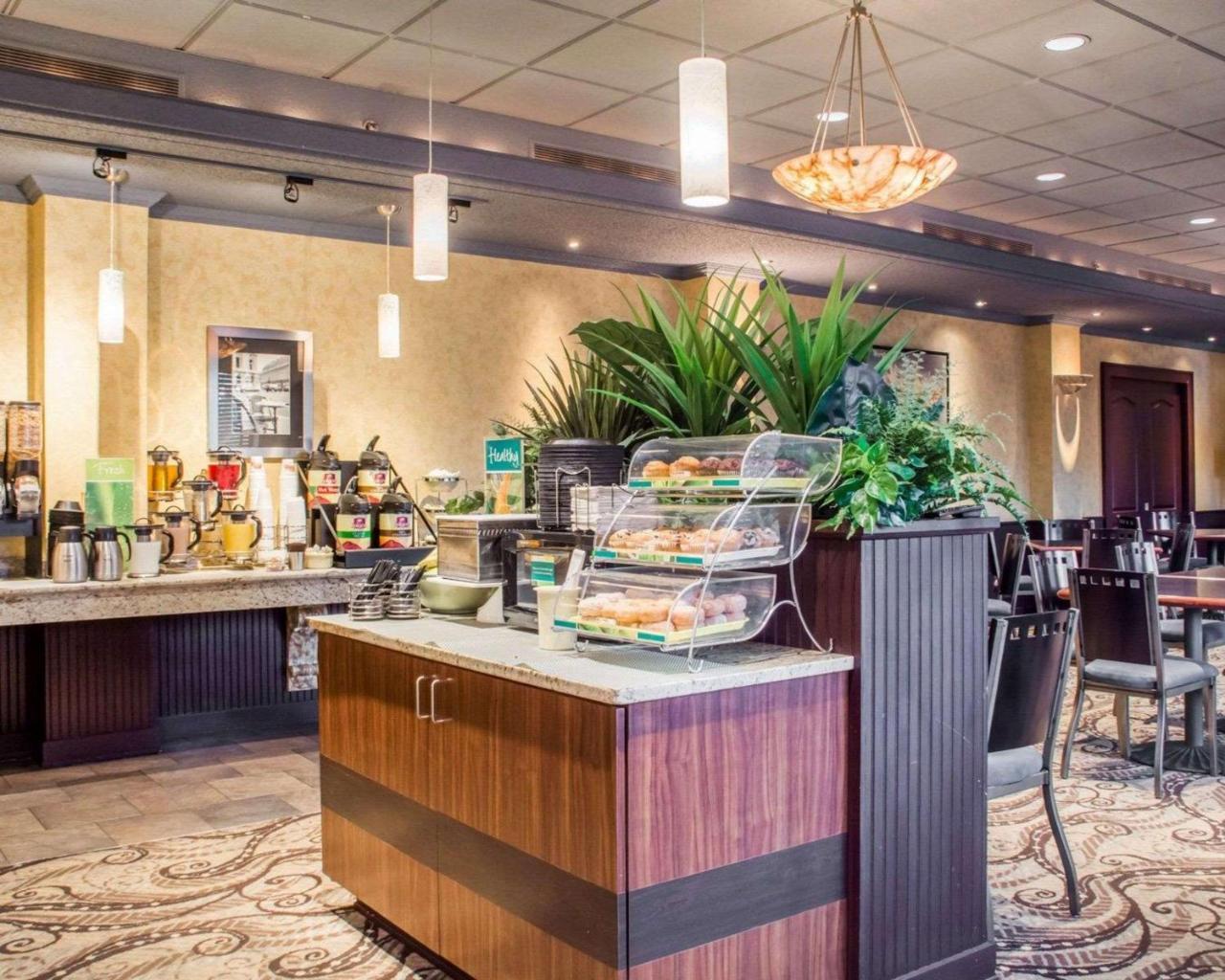 Clarion Hotel & Suites Riverfront Oswego Kültér fotó