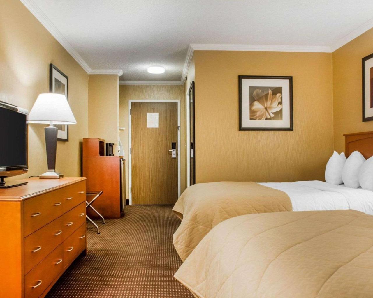 Clarion Hotel & Suites Riverfront Oswego Kültér fotó
